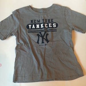 MLB New York Yankees grey tee